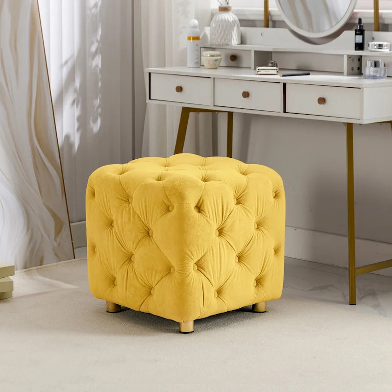 Pouf moderno rivestito in velluto con motivo trapuntato a quadri, poggiapiedi e pezzo d'arredo per il salotto