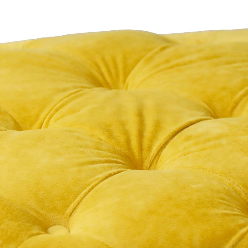 Pouf moderno rivestito in velluto con motivo trapuntato a quadri, poggiapiedi e pezzo d'arredo per il salotto