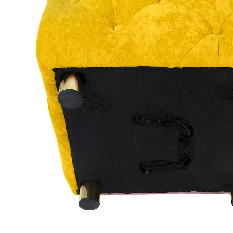 Pouf moderno rivestito in velluto con motivo trapuntato a quadri, poggiapiedi e pezzo d'arredo per il salotto