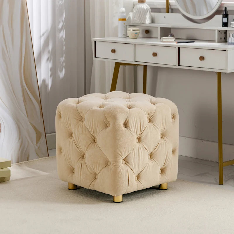 Pouf moderno rivestito in velluto con motivo trapuntato a quadri, poggiapiedi e pezzo d'arredo per il salotto