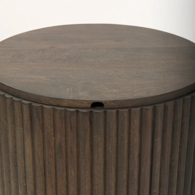 Tavolino rotondo Terra in legno massiccio marrone scuro con scanalature