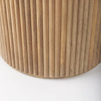 Tavolino rotondo Terra in legno massiccio marrone scuro con scanalature