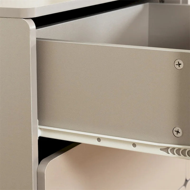 Cassettiera in legno con sei cassetti