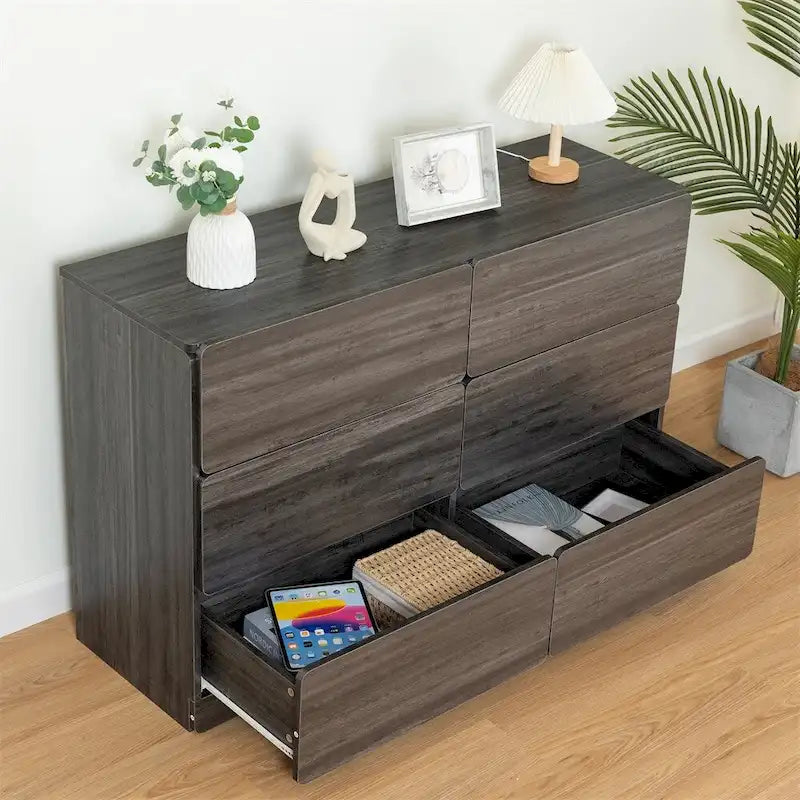 Cassettiera in legno con sei cassetti
