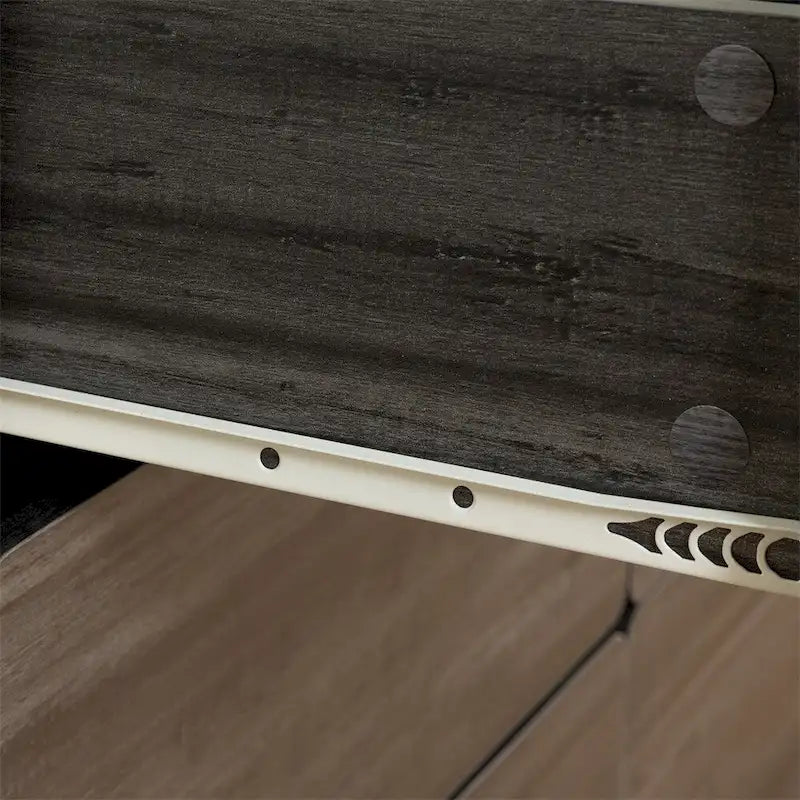 Cassettiera in legno con sei cassetti